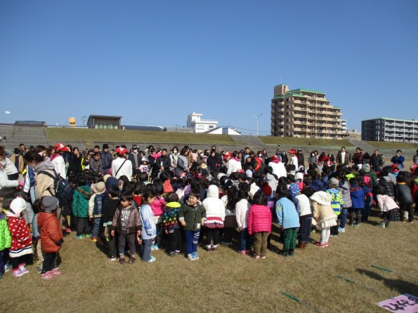 空高く、希望をもって凧をあげよう！！